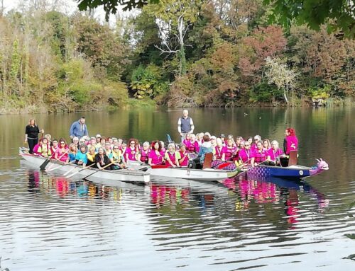 Alla Burida le canoe pagaiano insieme alla ricerca